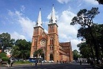Discover Saigon Main Sights by Walking