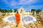 Chiang Rai Temples Small Group Tour: White Temple, Blue Temple & Black House