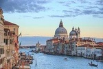 Private Transfer from Budapest to Venice with 2h of Sightseeing
