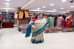 Owner Led Delhi Shopping Tour Including Lunch/Dinner in Multicuisine Restaurant 