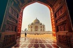 Private Sunrise Taj Mahal & Agra Fort from Delhi by Car