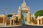 4 Days Private Guide Tour Phnom Penh to Siem Reap included domestic flight