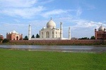 1-Day Trip to The Taj Mahal and Agra with Commercial Return Flights