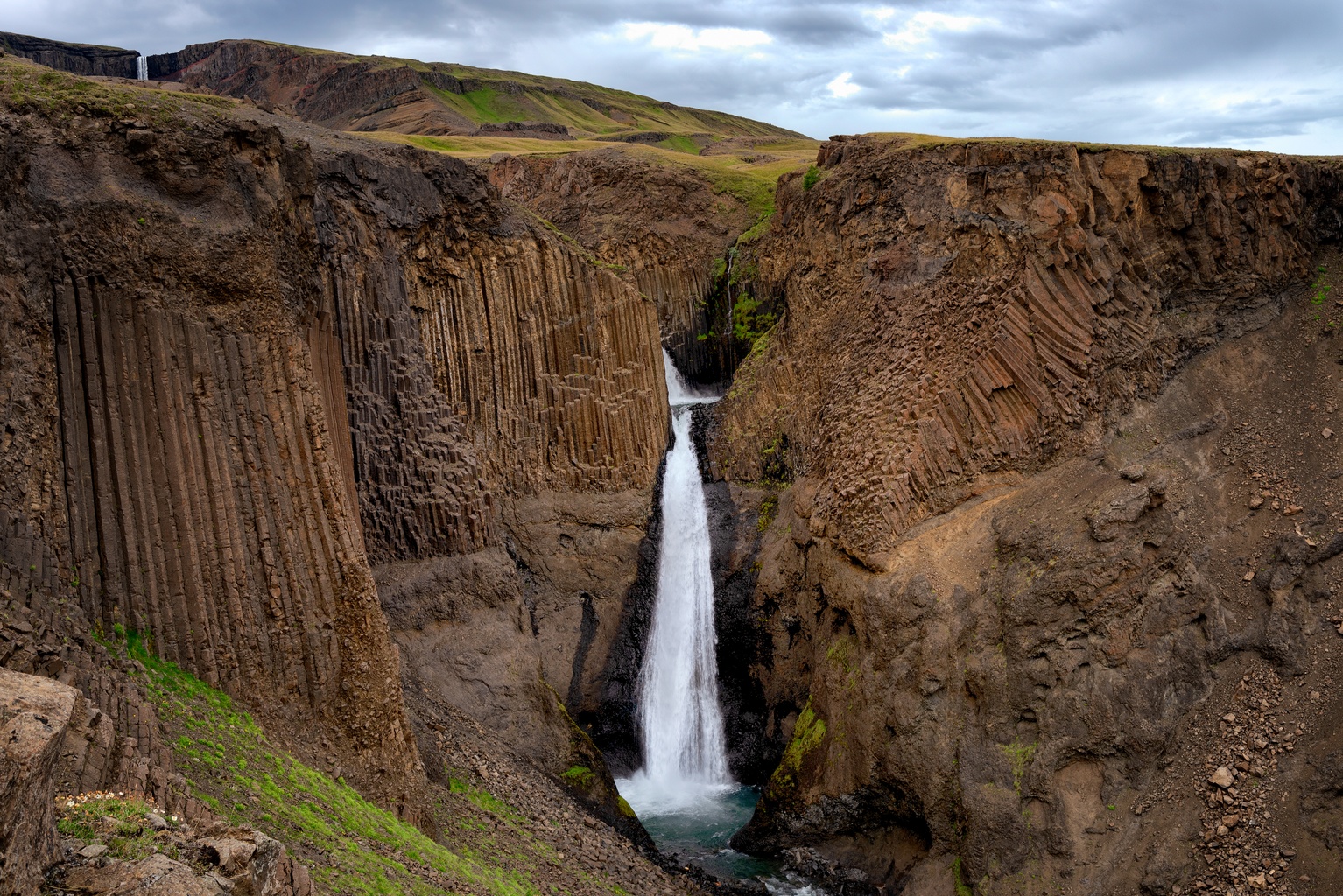 Hengifoss & Litlanesfoss Waterfalls