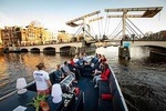 Small partly covered boat - All drinks included - 60 Minutes - Live guide