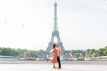 Private Photo Session with a Local Photographer in Paris