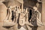 Barcelona: Evening Tour of Sagrada Familia with Expert Guide