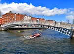 Cross Ha'penny Bridge, Dublin, Ireland