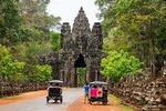 Priavate Amazing Sunrise with Small Angkor Complex Guided Tour