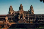 2Days Tour From Sunrise Angkor Wat Complex & Floating Village Kompong Phluk
