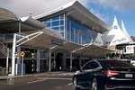 Auckland Airport & Ground Transfers - Private Luxury Car / Van 