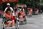 Hanoi City Tour 5 Hours ( 3 IN 1) : Cyclo- Walking Street Food Tour-Foot Massage