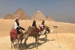 Sightseeing Day Tour to Pyramids, Egyptian Museum and Bazaar from Giza or Cairo