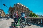 4hr E-SCOOTER PRAGUE TOUR - EAT & EXPLORE WITH LOCAL