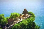 Uluwatu Temple Kecak Dance Tour with Seafood Dinner at Jimbaran Beach