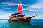 Private Full-Day Red Dragon Yacht to Angthong National Marine Park