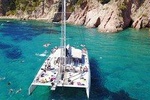 Sailing along the Costa Brava in a big Catamarán with buffet-barbacue and bathing inlet. Drinks included.