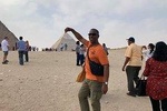 Private tour to Giza Pyramids , Sphinx and Egyptian Museum