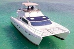 4-Hour Private 38' Yacht Tour to In-Ha Reef with Open Bar, Food & Snorkel