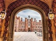 Kid-Friendly Hampton Court Palace Tour in London with Blue Badge Guide
