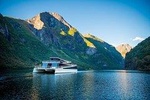 Guided day tour to Flåm - incl Premium Nærøyfjord Cruise and Flåm Railway 
