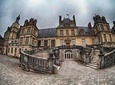 Private 5-hour round transfer to Fontainebleau from Paris