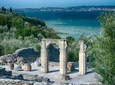 A walking tour and a mini-cruise in Sirmione