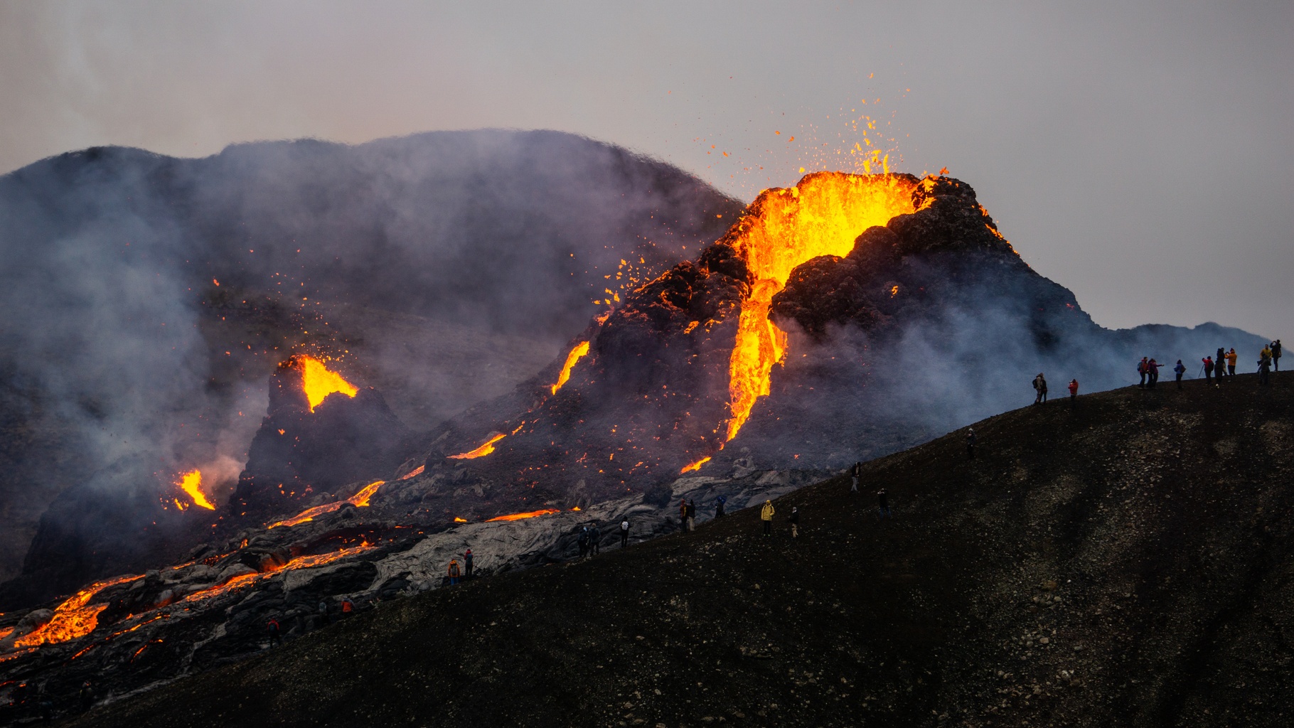 Iceland volcano eruption: Onlookers flock to see Mount Fagradalsfjall