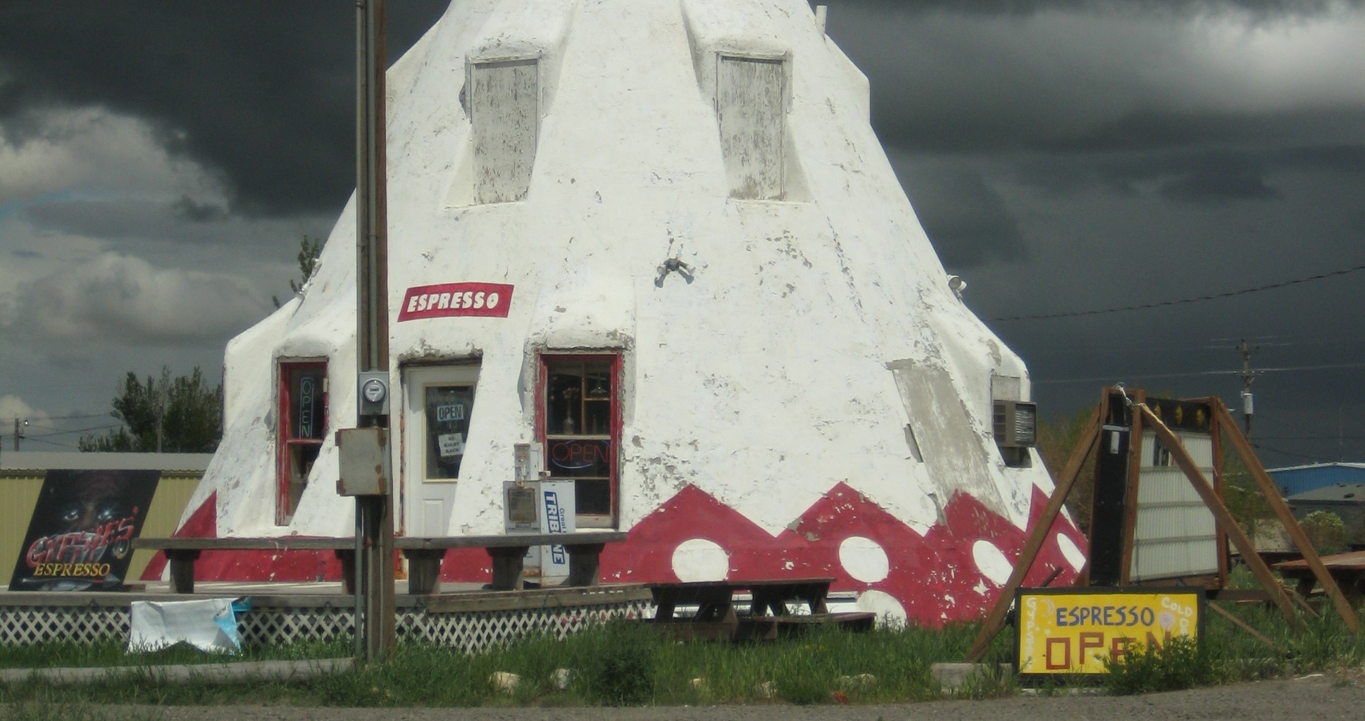 Old Kramer's Wigwam Teepee Gas Station
