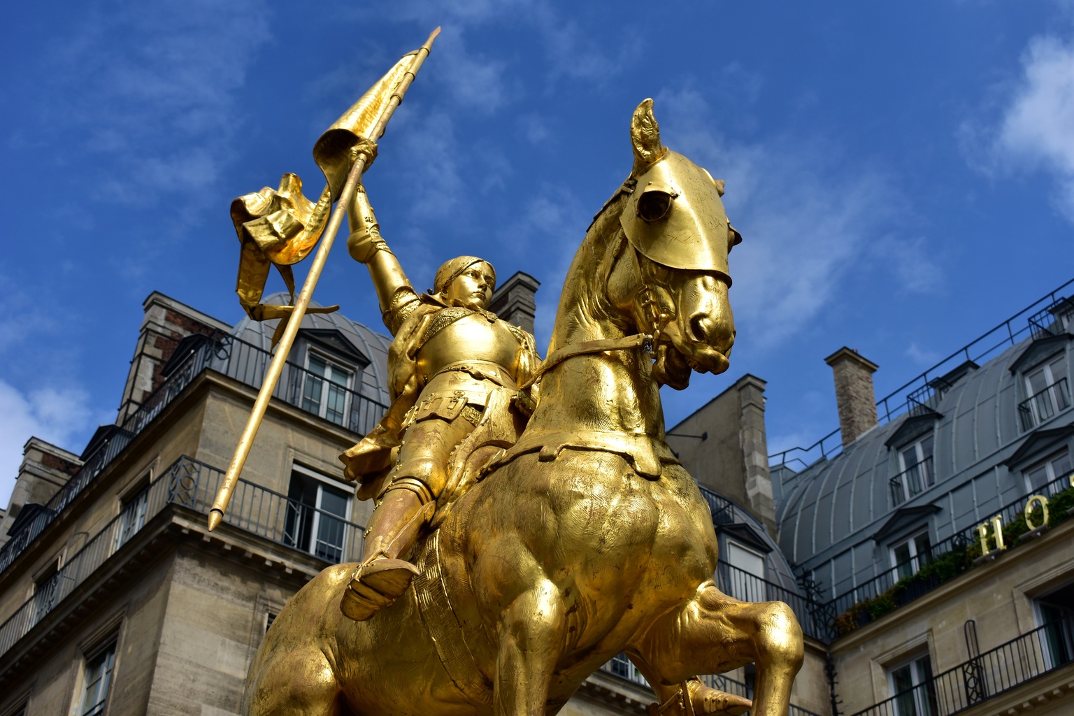 Jeanne d'Arc statue at Place des Pyramides