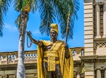 See King Kamehameha I Statue at Aliʻiōlani Hale, Honolulu, Hawaii